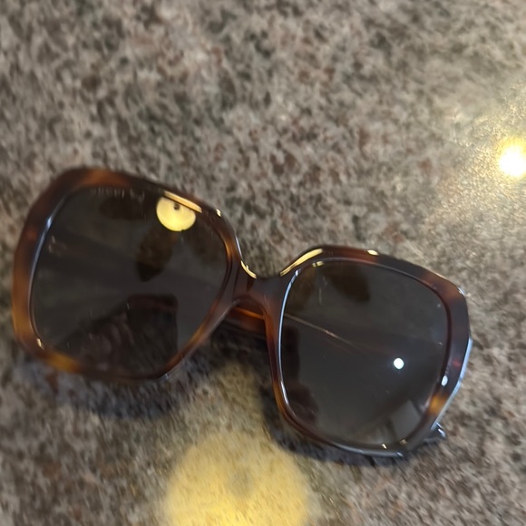 Gucci Accessories - Oversized tortoiseshell sunglasses with dark lenses and geometric frame